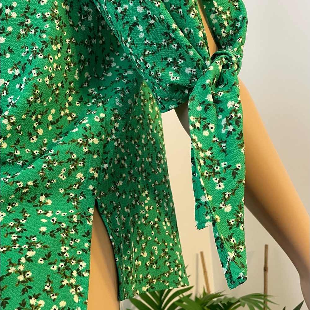 Green Floral Women's Top - Picture 8 of 8